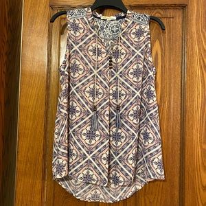 Womens size medium Summer Sleeveless Top